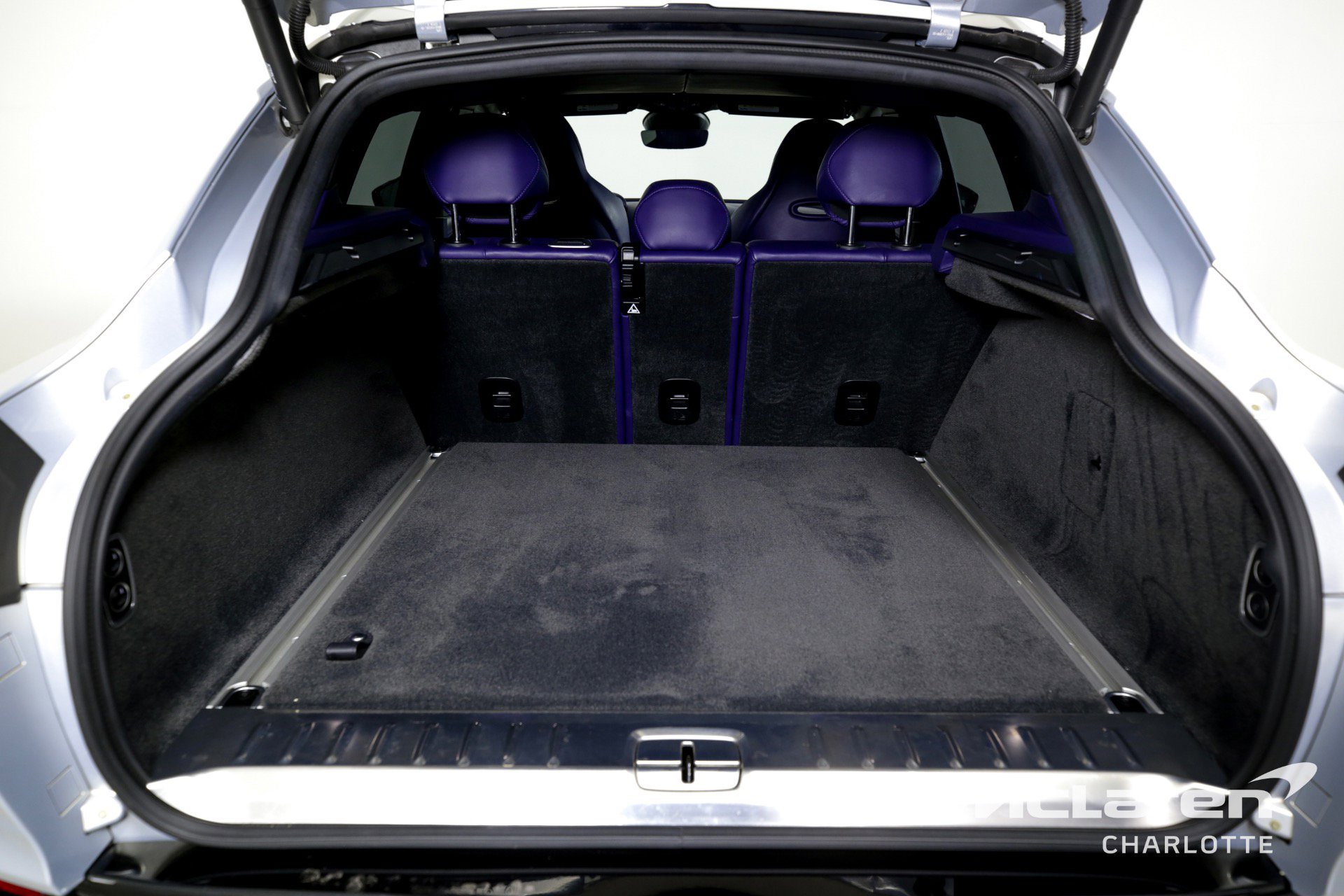 Used 2021 Aston Martin DBX image 21