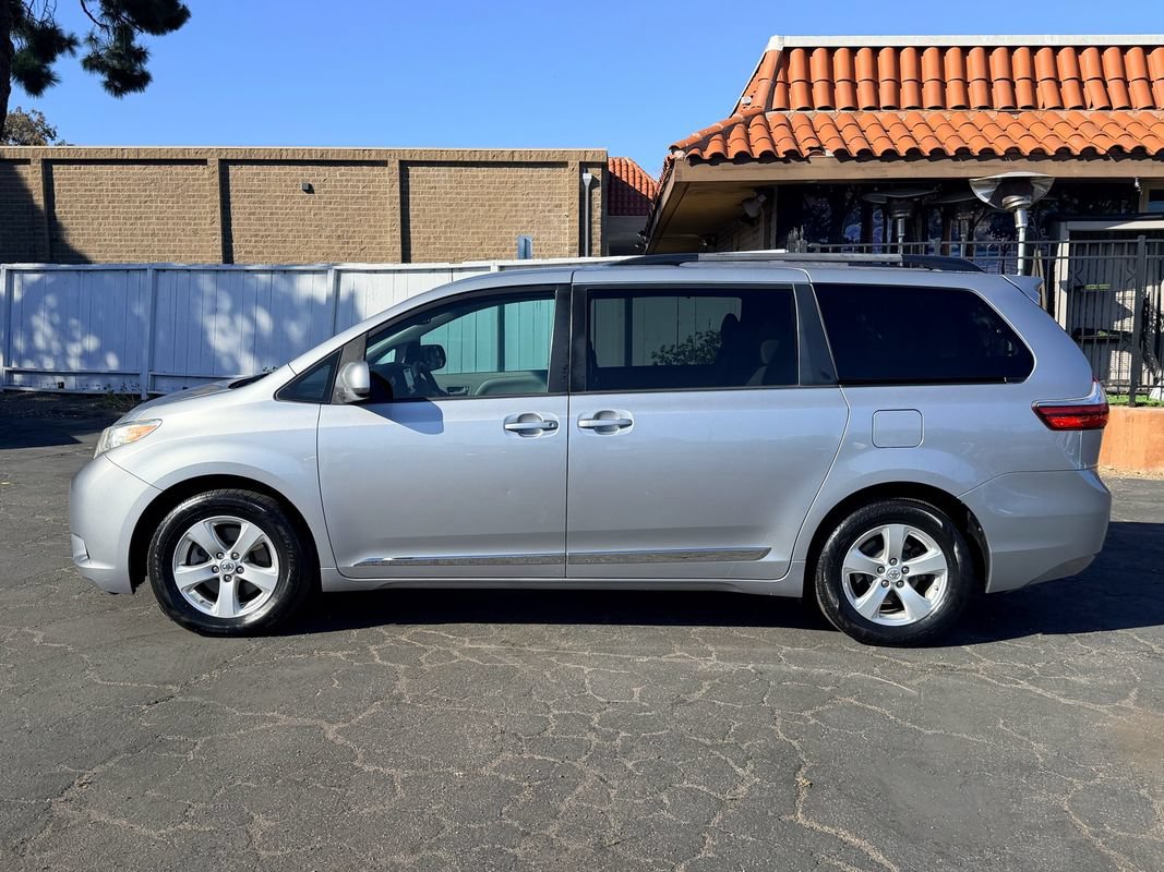 Used 2017 Toyota Sienna LE FWD image 7