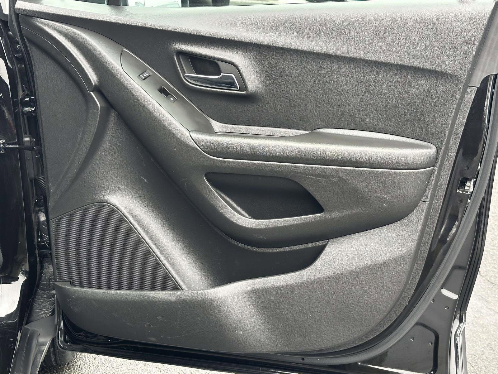 Certified 2022 Chevrolet Trax LT w/ LT Convenience Package image 27