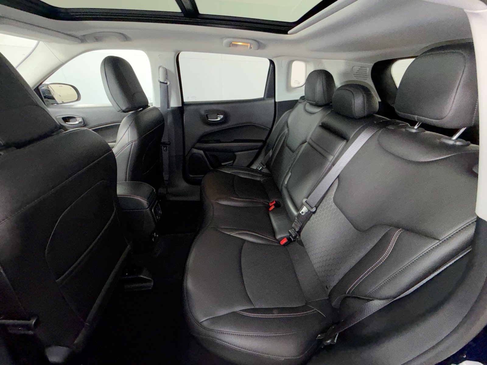 Used 2019 Jeep Compass Latitude w/ Popular Equipment Group AWD/4WD image 25