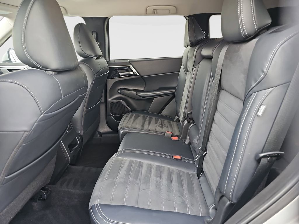 Used 2024 Mitsubishi Outlander SE image 20