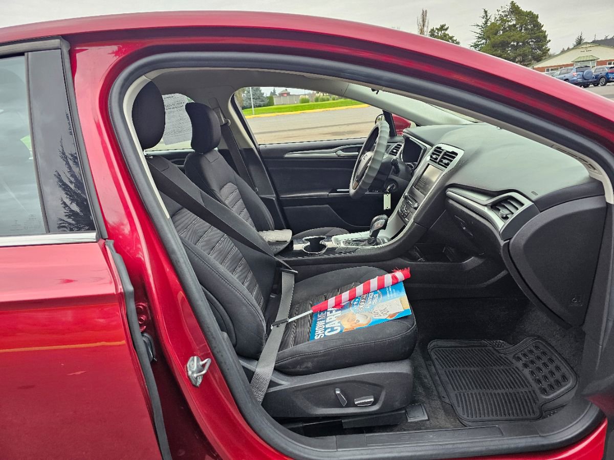 Used 2016 Ford Fusion SE image 9