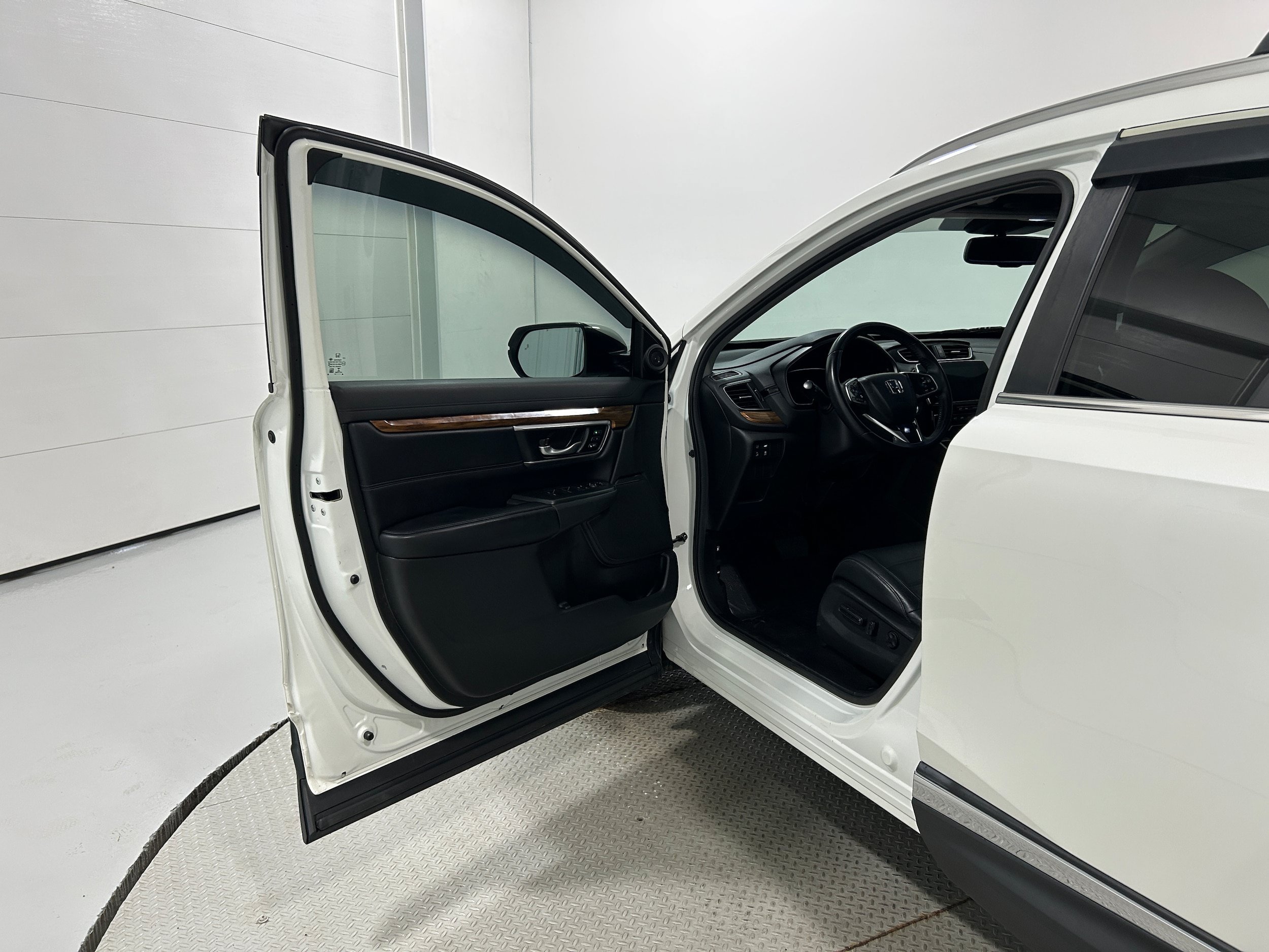 Used 2018 Honda CR-V Touring image 22