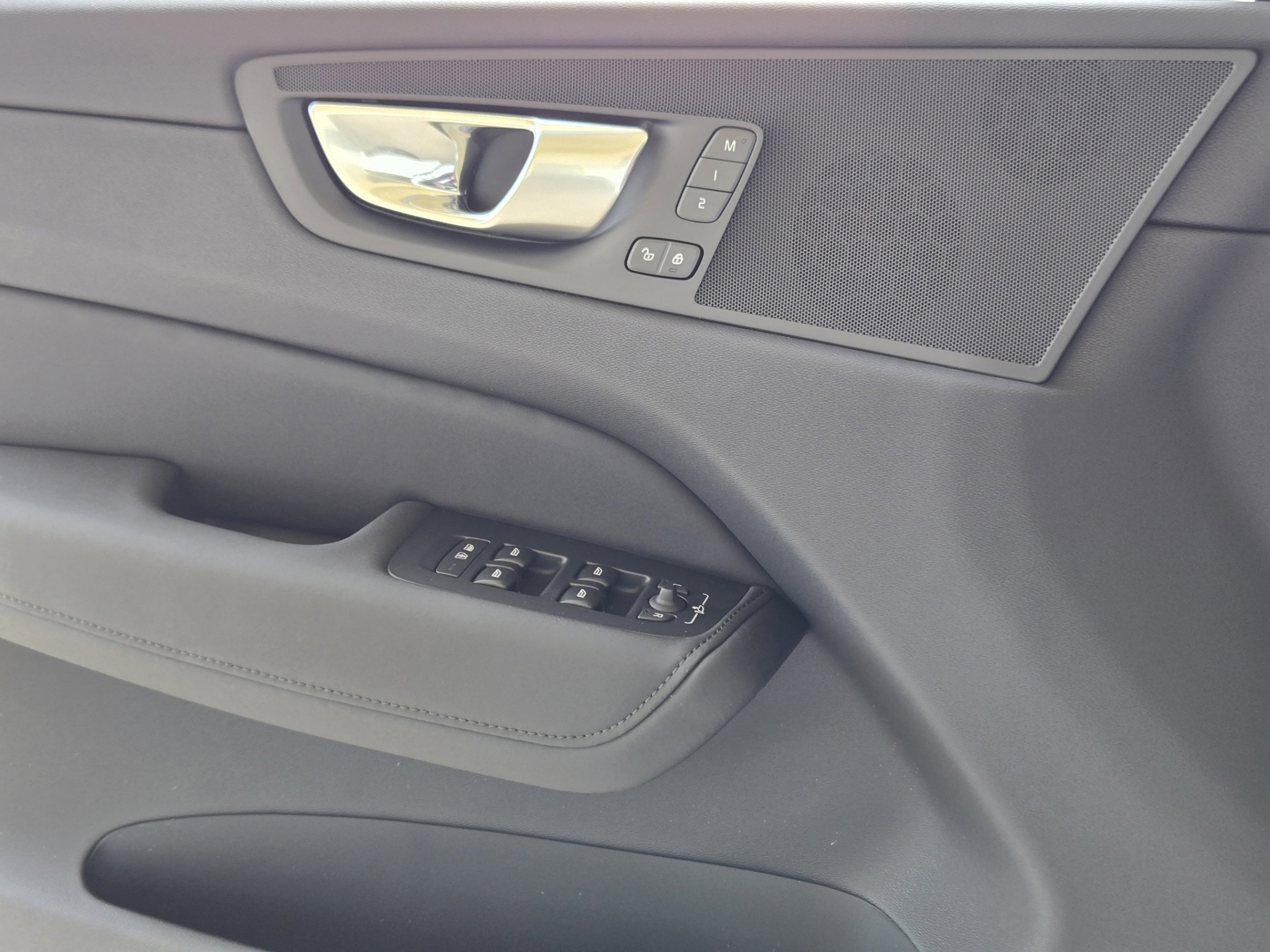 New 2026 Volvo XC60 B5 Core AWD/4WD image 19