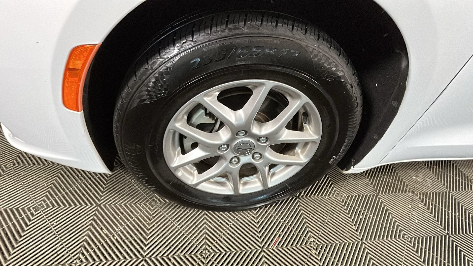 Used 2024 Chrysler Pacifica Touring-L FWD image 10