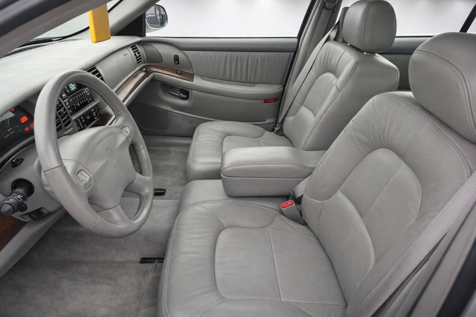 Used 2001 Buick Park Avenue w/ Prestige Pkg FWD image 3