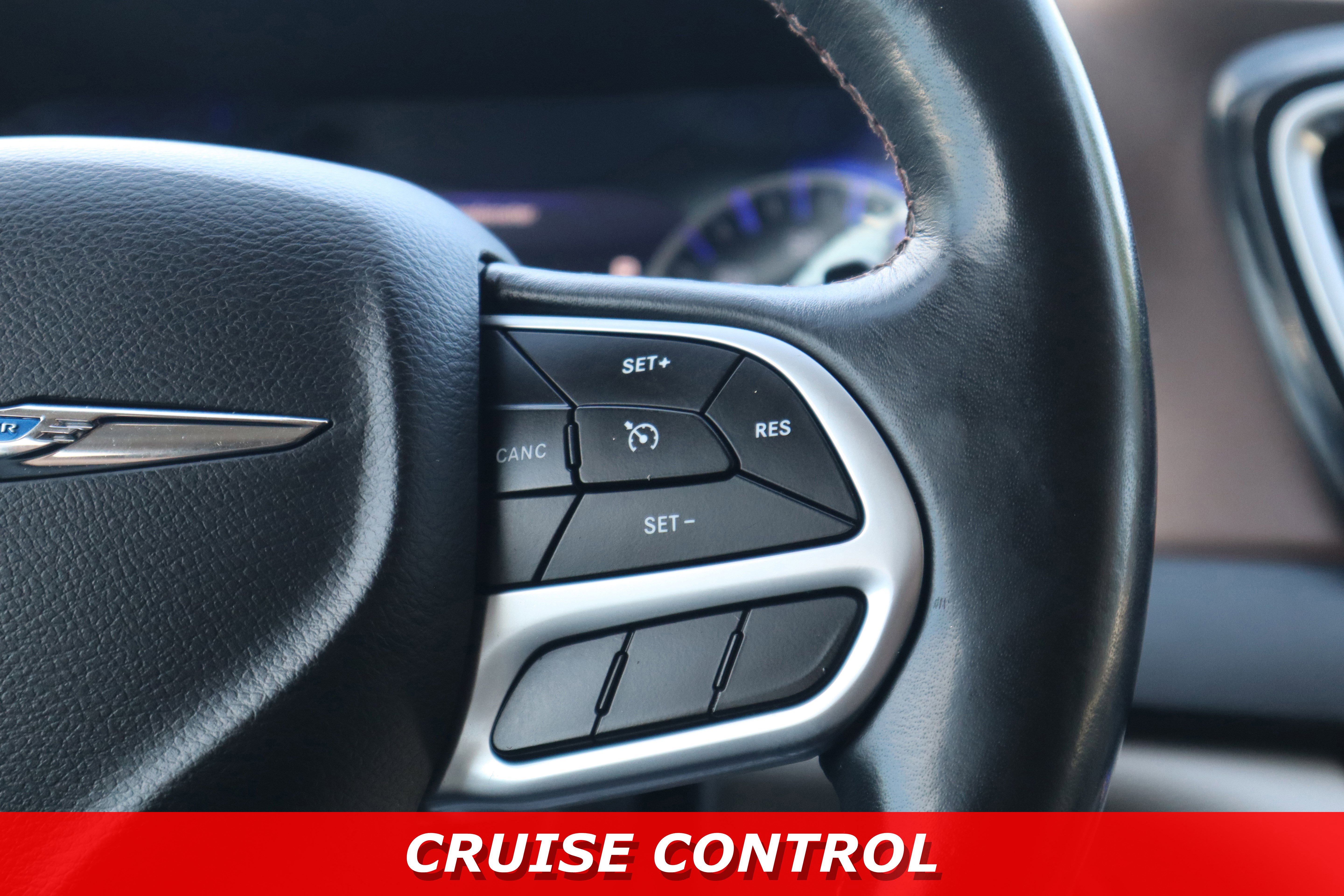 Used 2018 Chrysler Pacifica Touring-L Plus FWD image 16