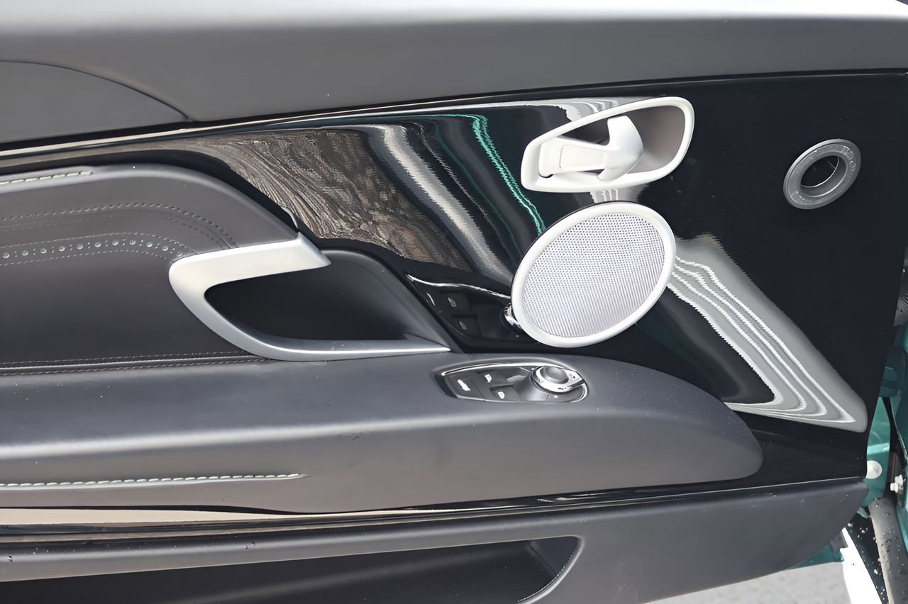 Used 2022 Aston Martin DB11 Volante RWD image 11