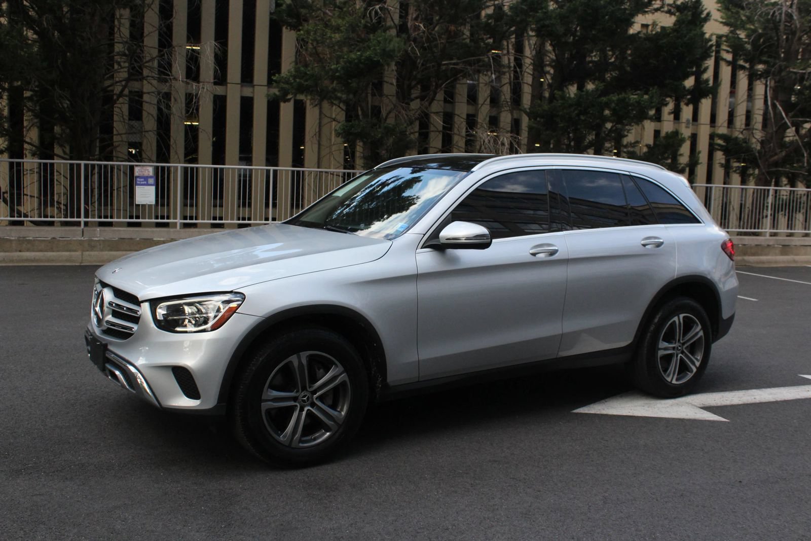 Used 2020 Mercedes-Benz GLC 300 4MATIC w/ Multimedia Package image 12
