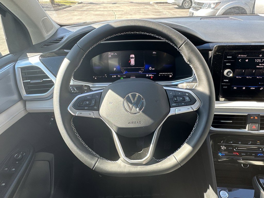 New 2025 Volkswagen Taos SE image 11