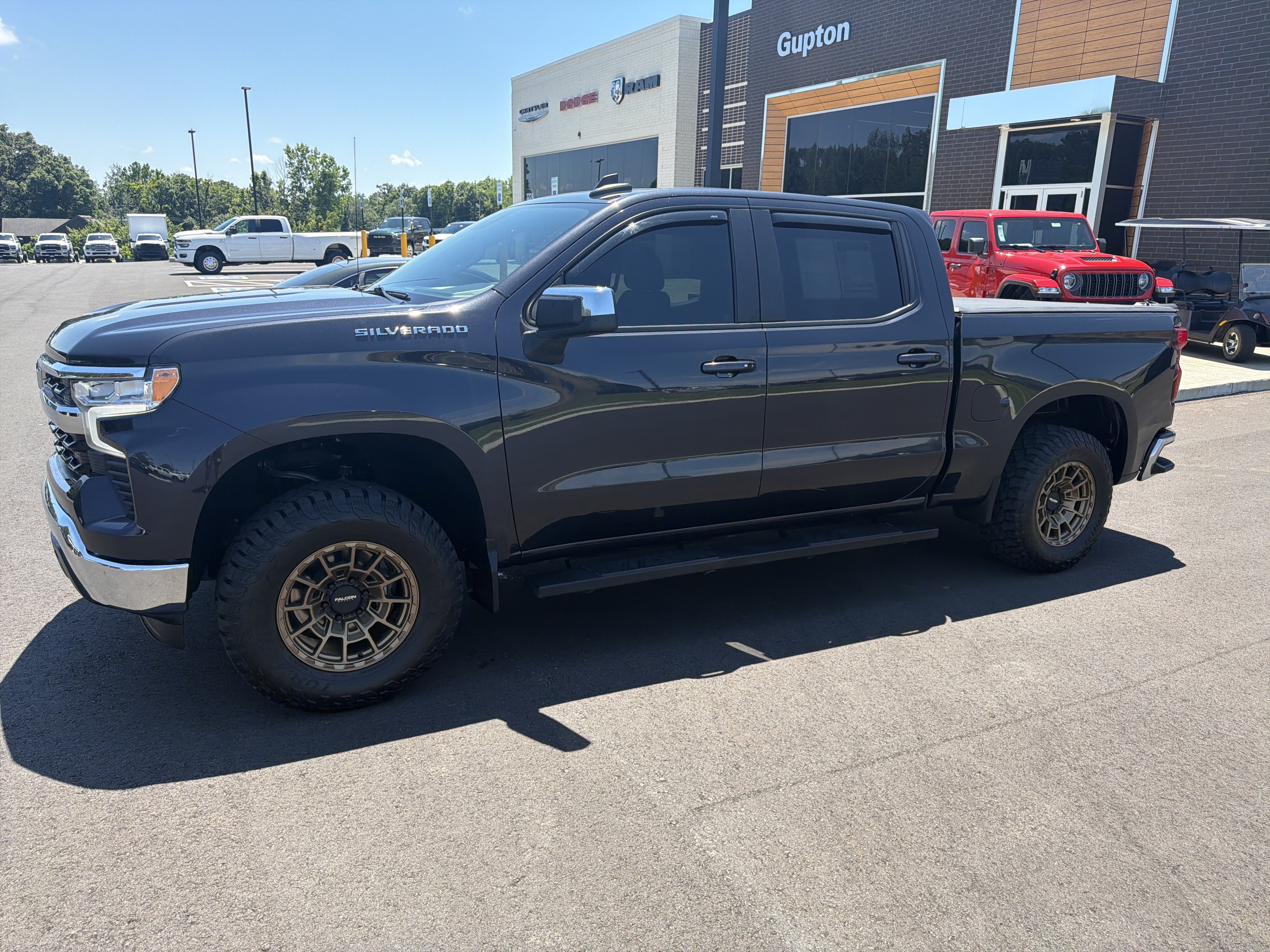 Used 2022 Chevrolet Silverado 1500 LT RWD image 22