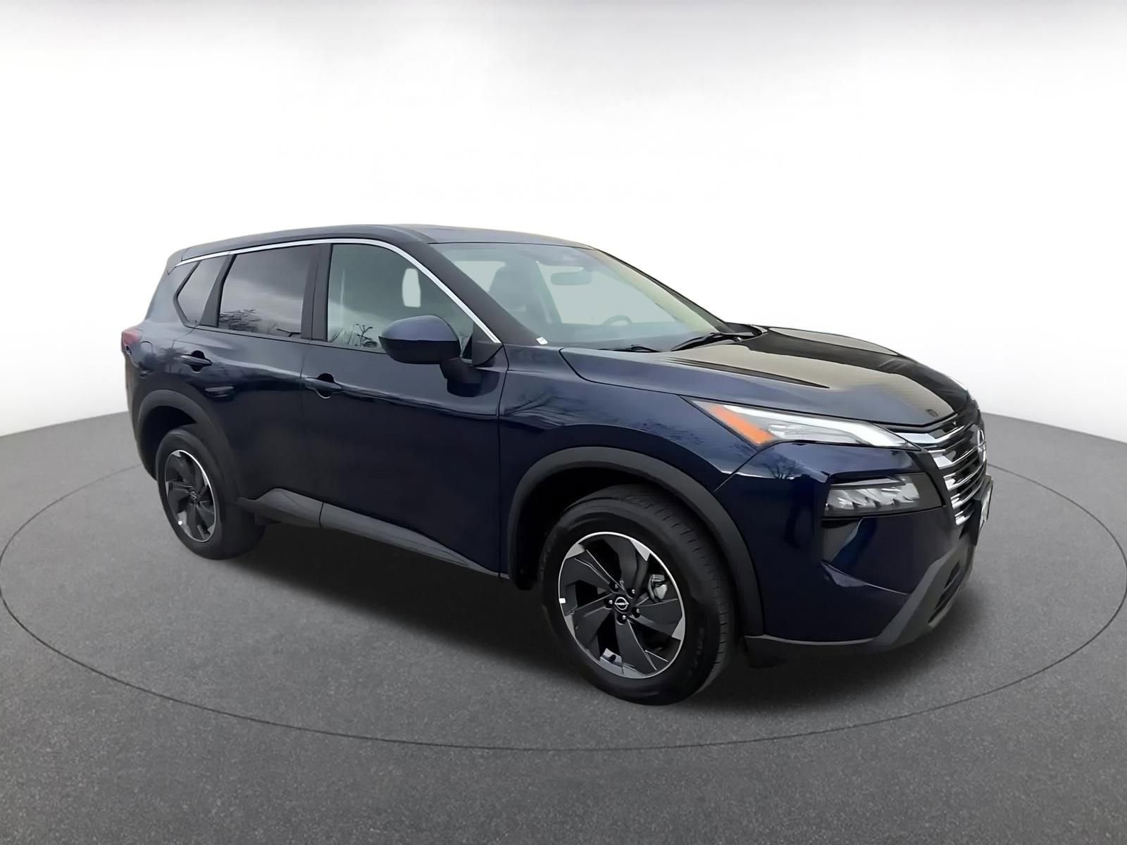 Used 2025 Nissan Rogue SV image 2