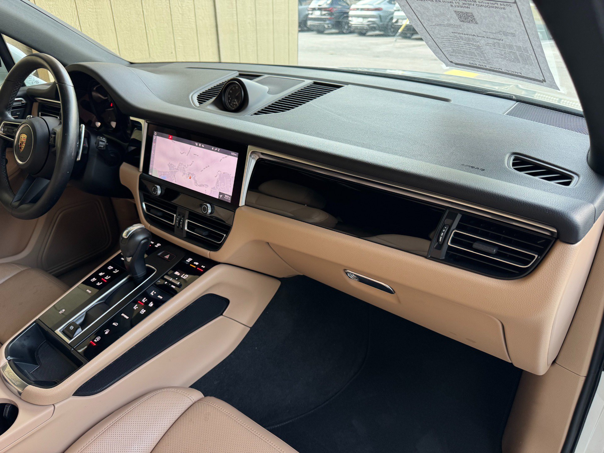 Used 2024 Porsche Macan AWD/4WD image 21