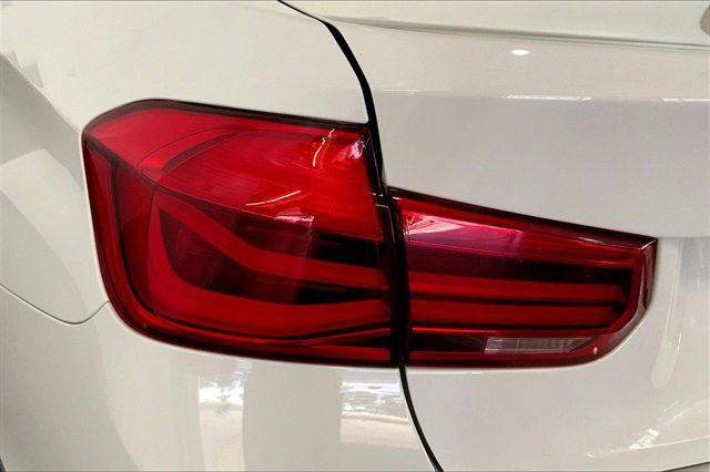 Used 2017 BMW 320i Sedan image 28