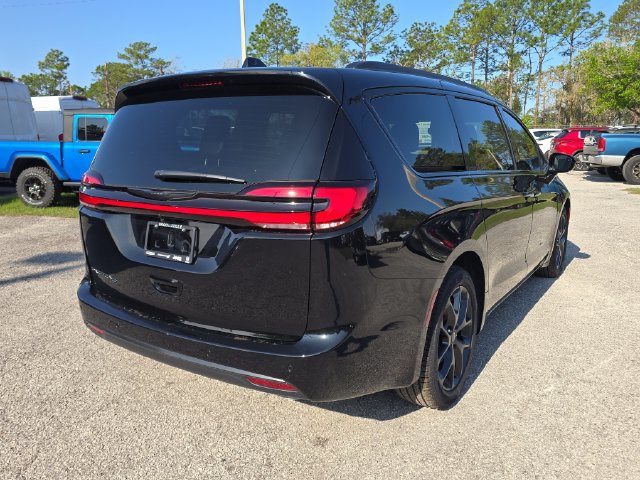 New 2026 Chrysler Pacifica Select w/ S Appearance Package FWD image 4