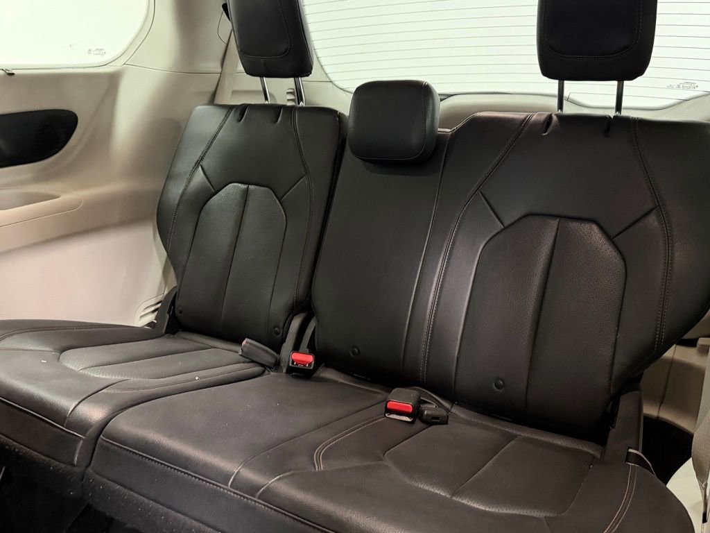 Used 2020 Chrysler Pacifica Touring-L Plus w/ Tire & Wheel Group image 24