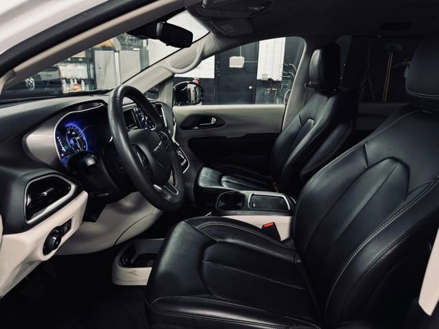 Certified 2024 Chrysler Pacifica Touring-L image 17