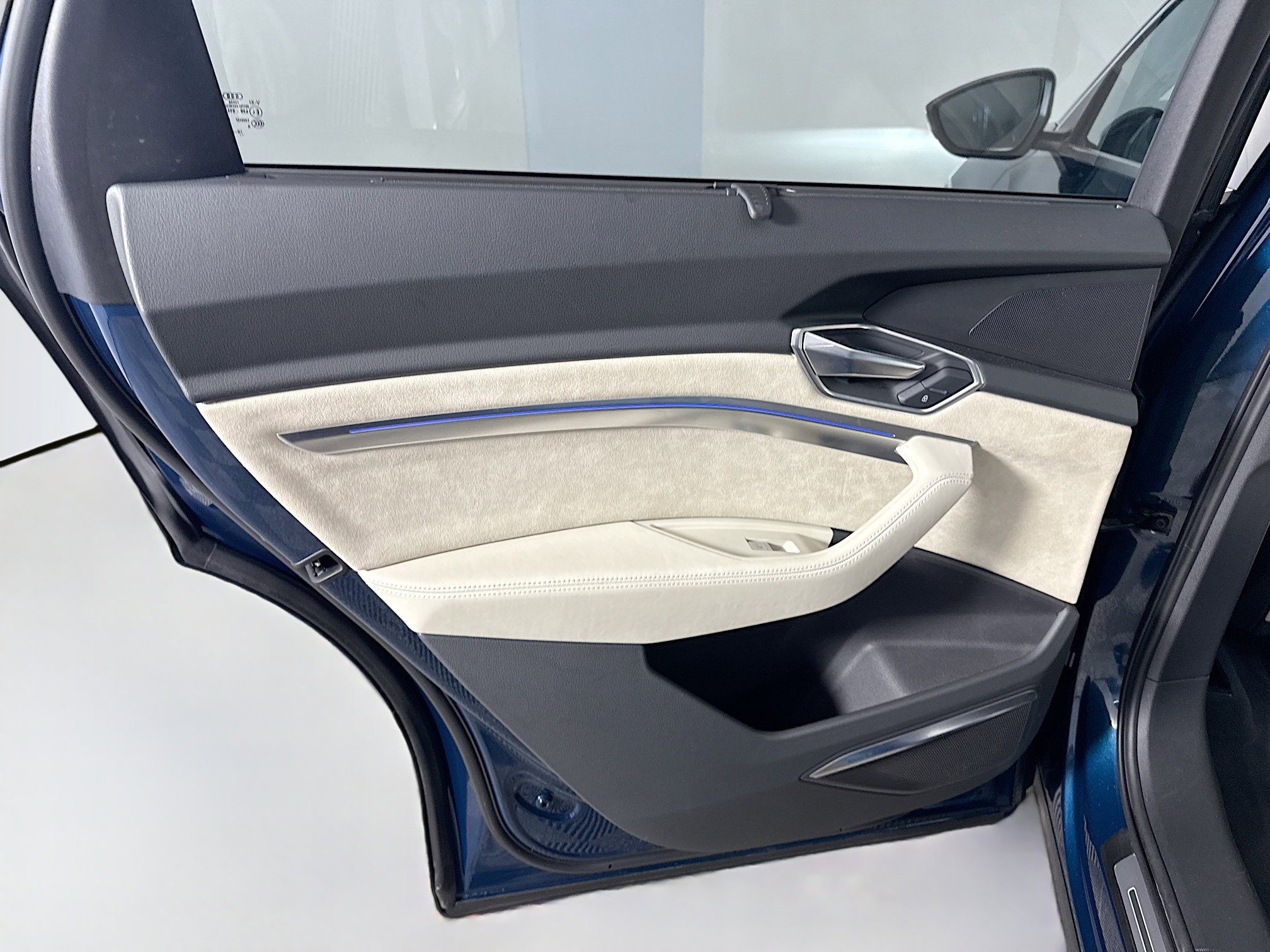 Used 2019 Audi e-tron Prestige w/ Prestige Package image 26