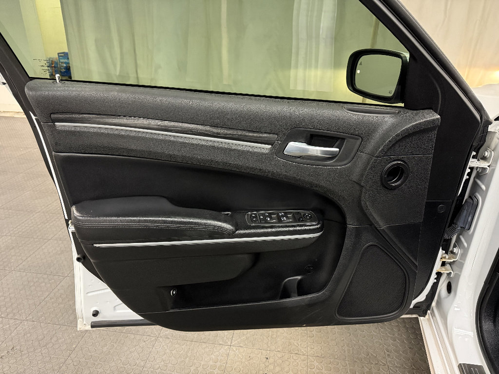 Used 2021 Chrysler 300 Touring L RWD image 22