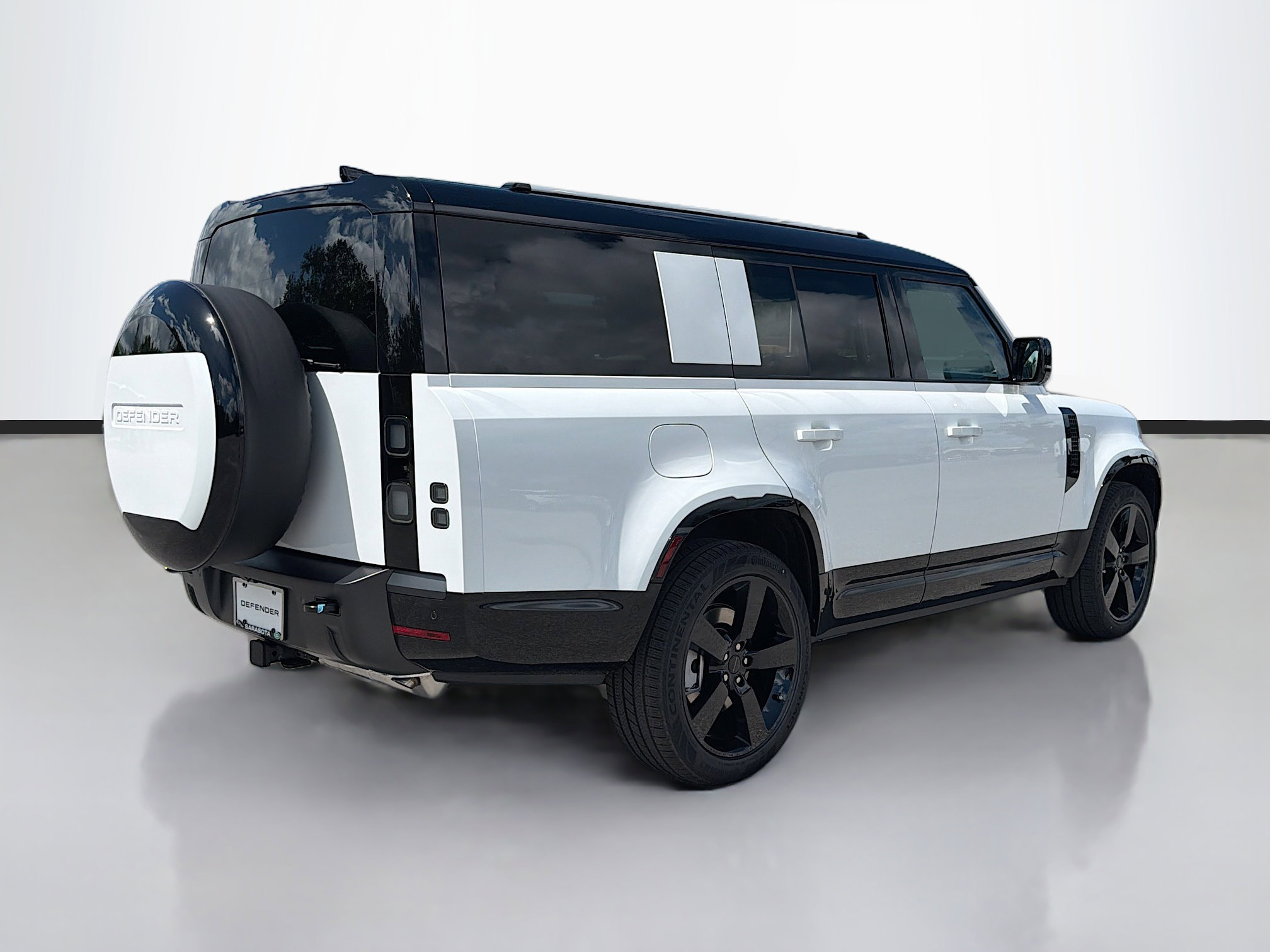 New 2026 Land Rover Defender 130 X-Dynamic SE AWD/4WD image 5