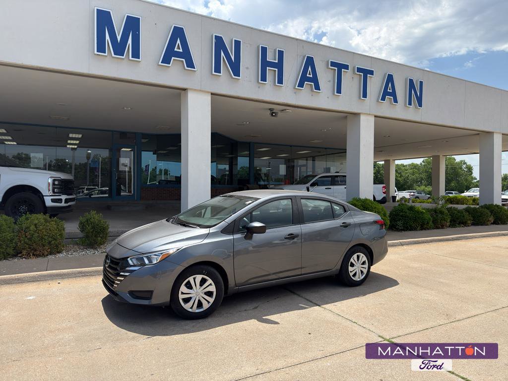 Used 2024 Nissan Versa S FWD image 1