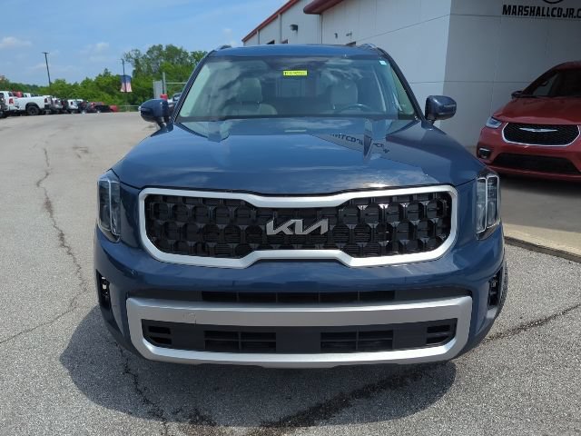 Used 2023 Kia Telluride EX w/ EX Captain's Chair Package AWD/4WD image 4