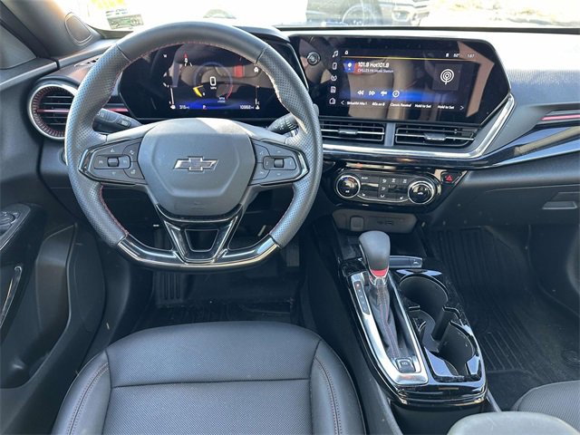 Used 2025 Chevrolet Trax RS w/ Sunroof Package image 8