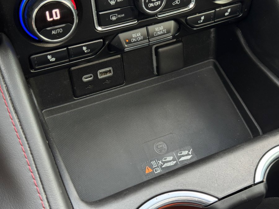 Used 2021 Chevrolet Suburban RST w/ Luxury Package image 76