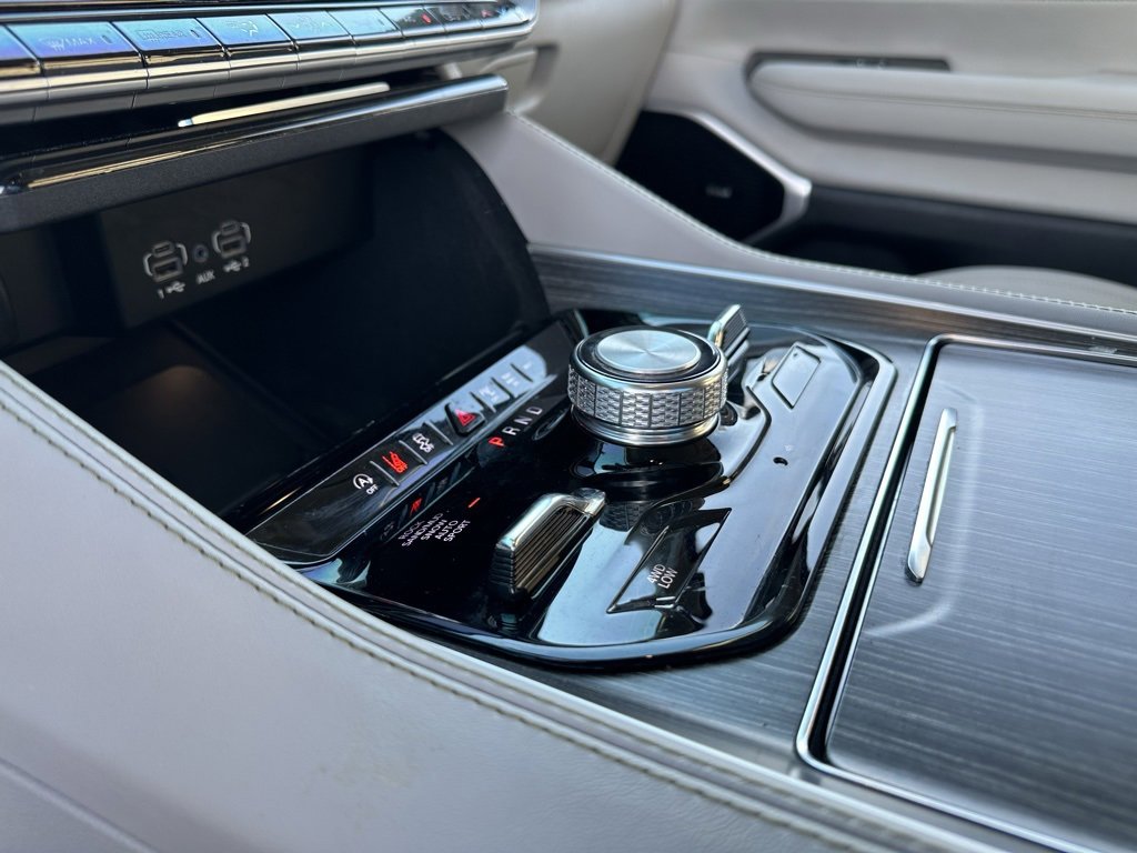 Used 2024 Jeep Wagoneer Series III w/ Premium Group I image 15