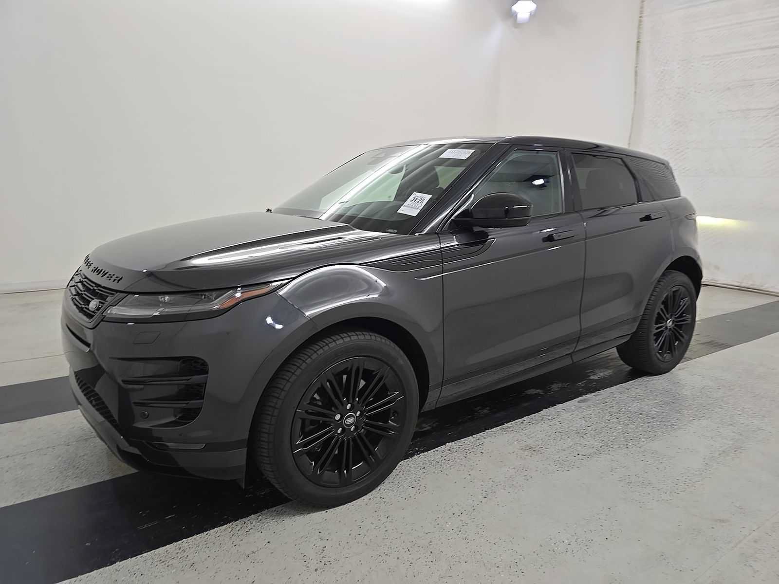 Used 2024 Land Rover Range Rover Evoque Dynamic SE AWD/4WD image 2