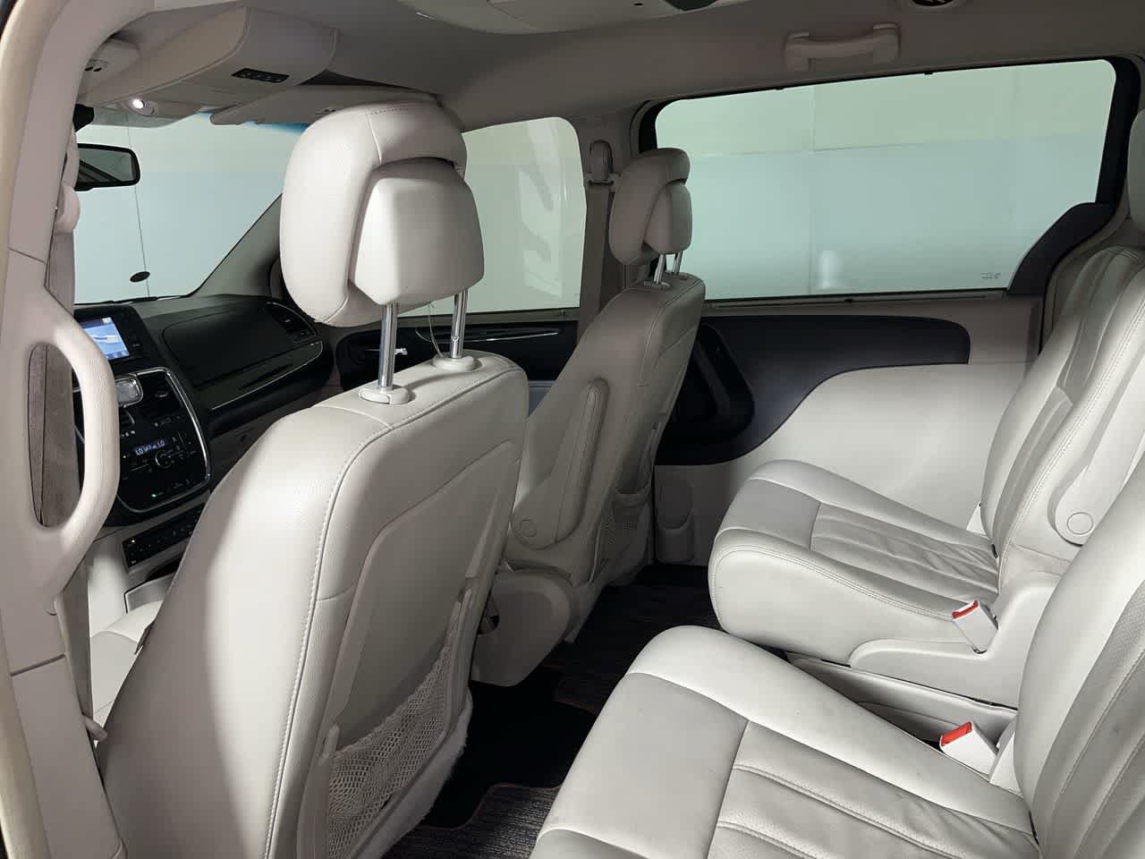 Used 2011 Chrysler Town & Country Touring-L w/ Entertainment Group #2 FWD image 24