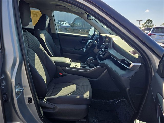 Used 2024 Toyota Highlander LE image 15
