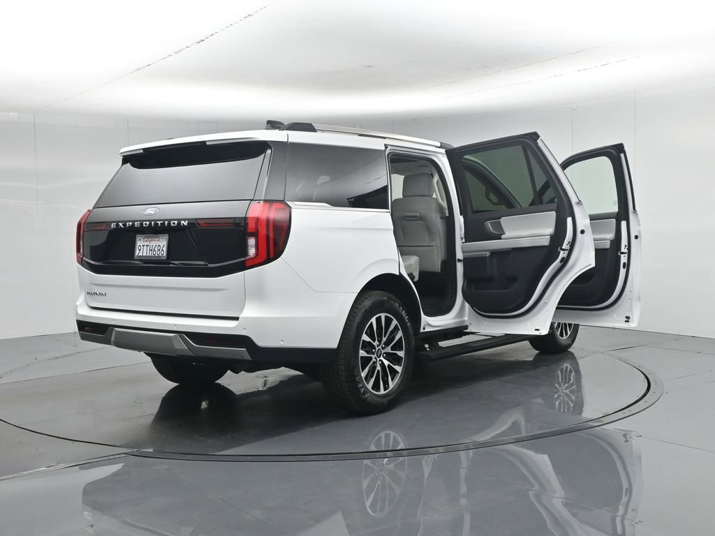 Used 2025 Ford Expedition Platinum AWD/4WD image 37