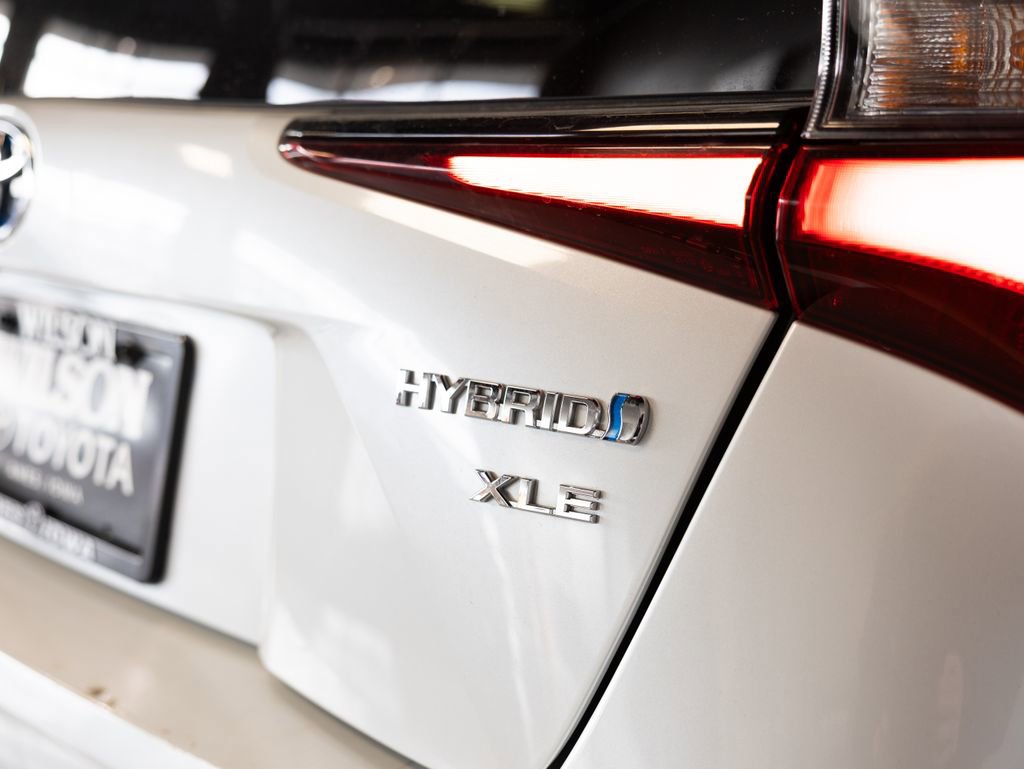 Used 2022 Toyota Prius XLE FWD image 7