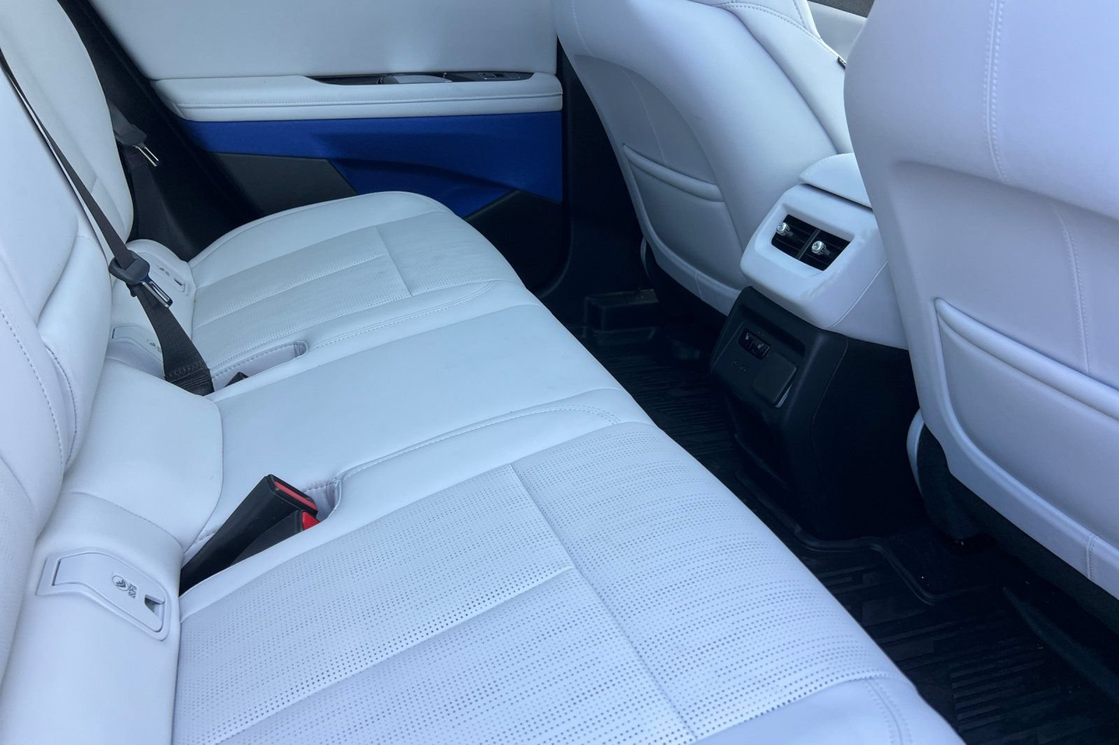Certified 2026 Cadillac Optiq Luxury 2 w/ LPO, Floor Liner Package RWD image 17