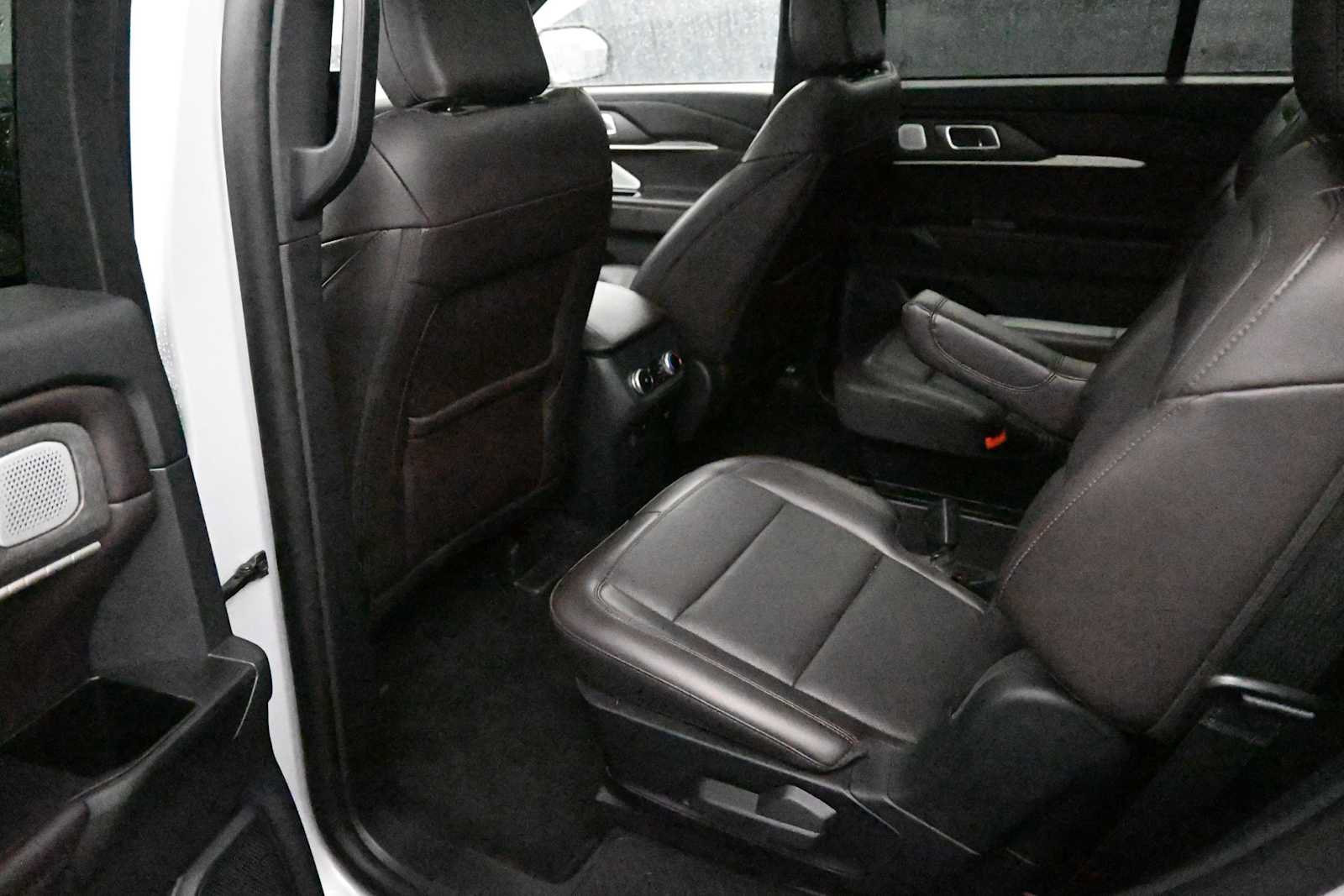 Used 2025 Ford Explorer Platinum RWD image 24