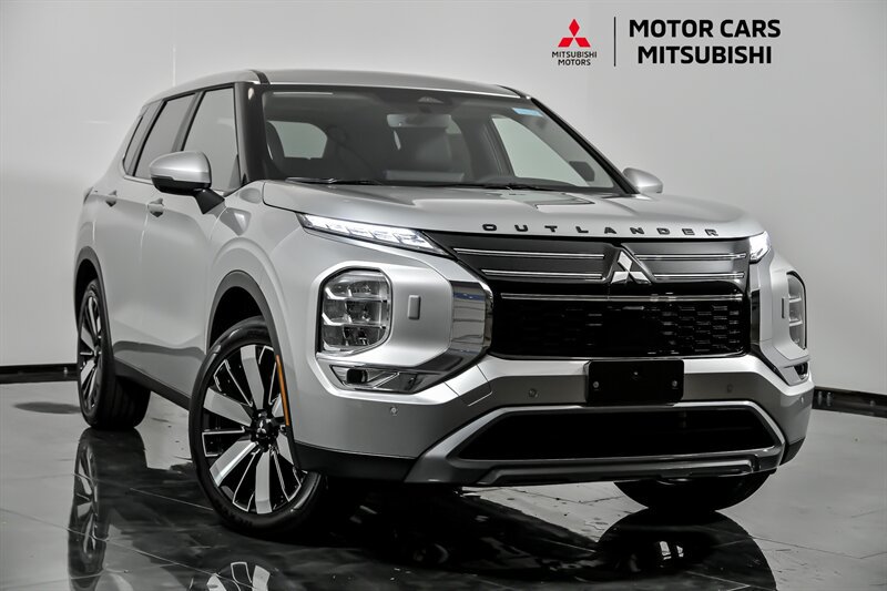 New 2025 Mitsubishi Outlander SE