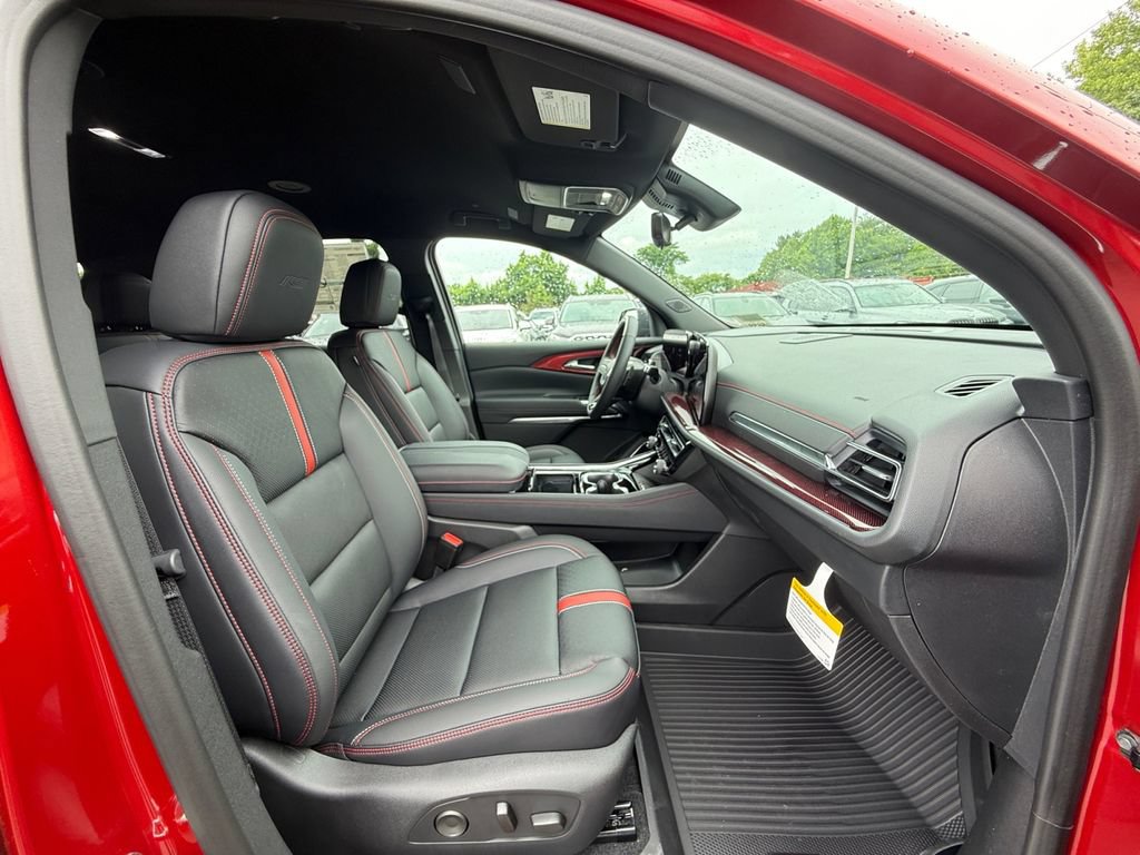 New 2026 Chevrolet Traverse RS w/ LPO, Floor Liner Package AWD/4WD image 29
