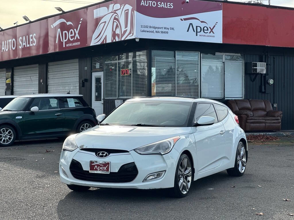 Used 2013 Hyundai Veloster w/ Tech Pkg image 2