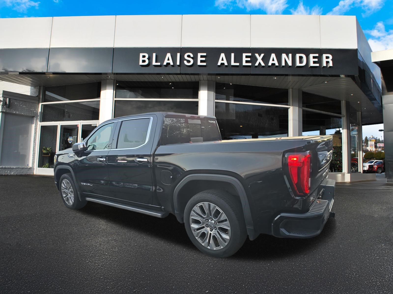 Used 2021 GMC Sierra 1500 Denali w/ Denali Ultimate Package AWD/4WD image 7