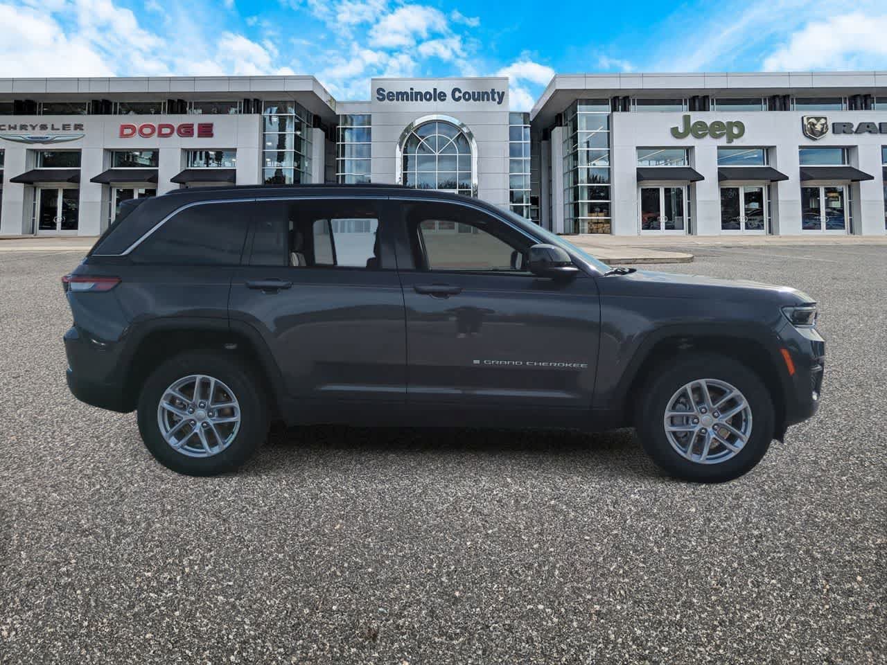 New 2026 Jeep Grand Cherokee Laredo X AWD/4WD image 9