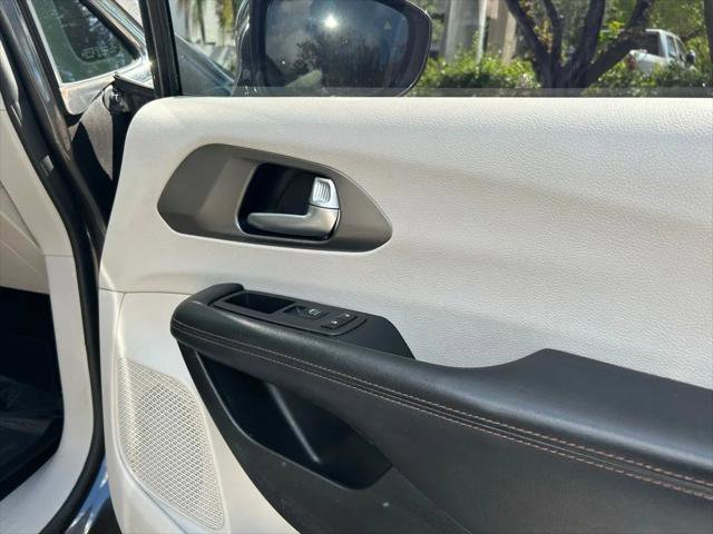 Certified 2020 Chrysler Pacifica Touring w/ Advanced Safetytec Group FWD image 36