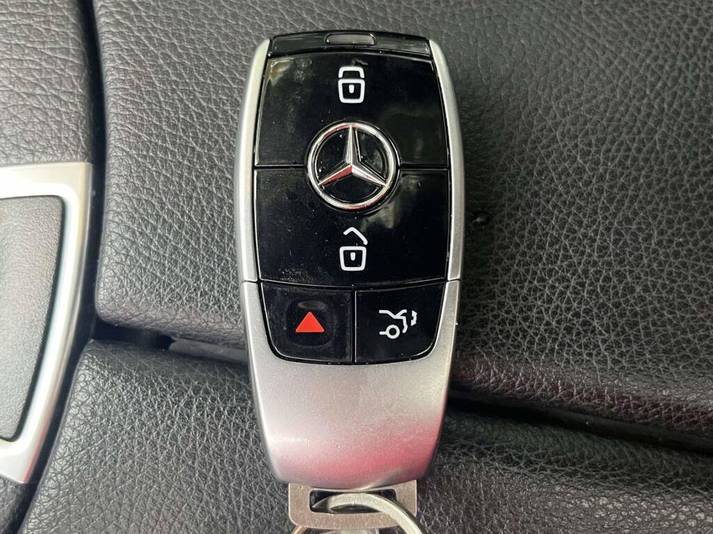Certified 2018 Mercedes-Benz E 300 4MATIC image 4