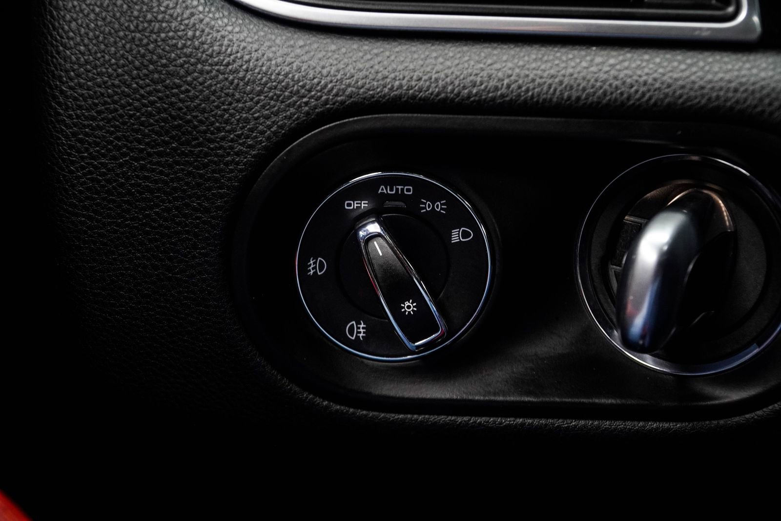 Used 2018 Porsche Macan S image 35