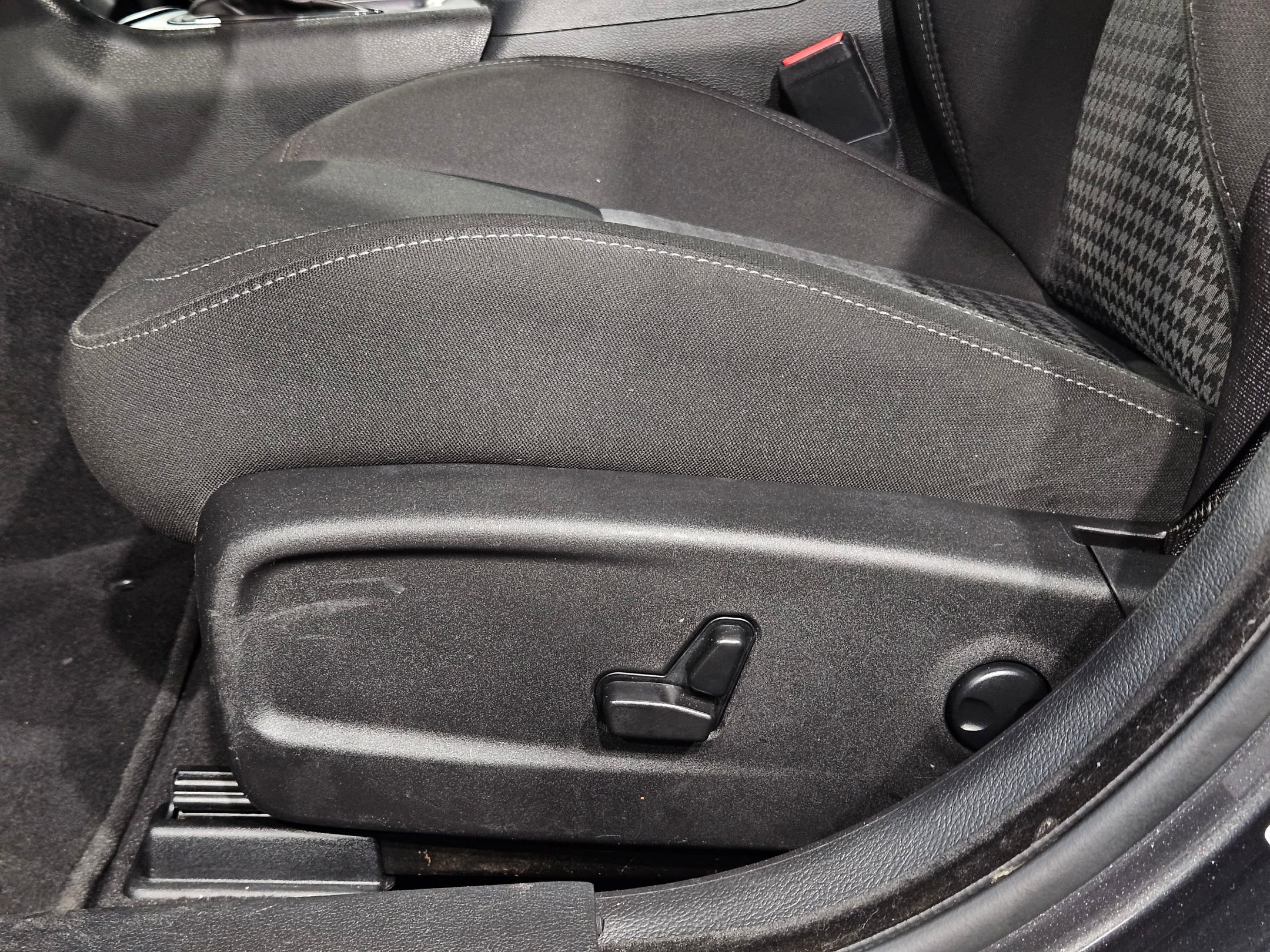 Used 2023 Dodge Charger R/T w/ Blacktop Package image 24