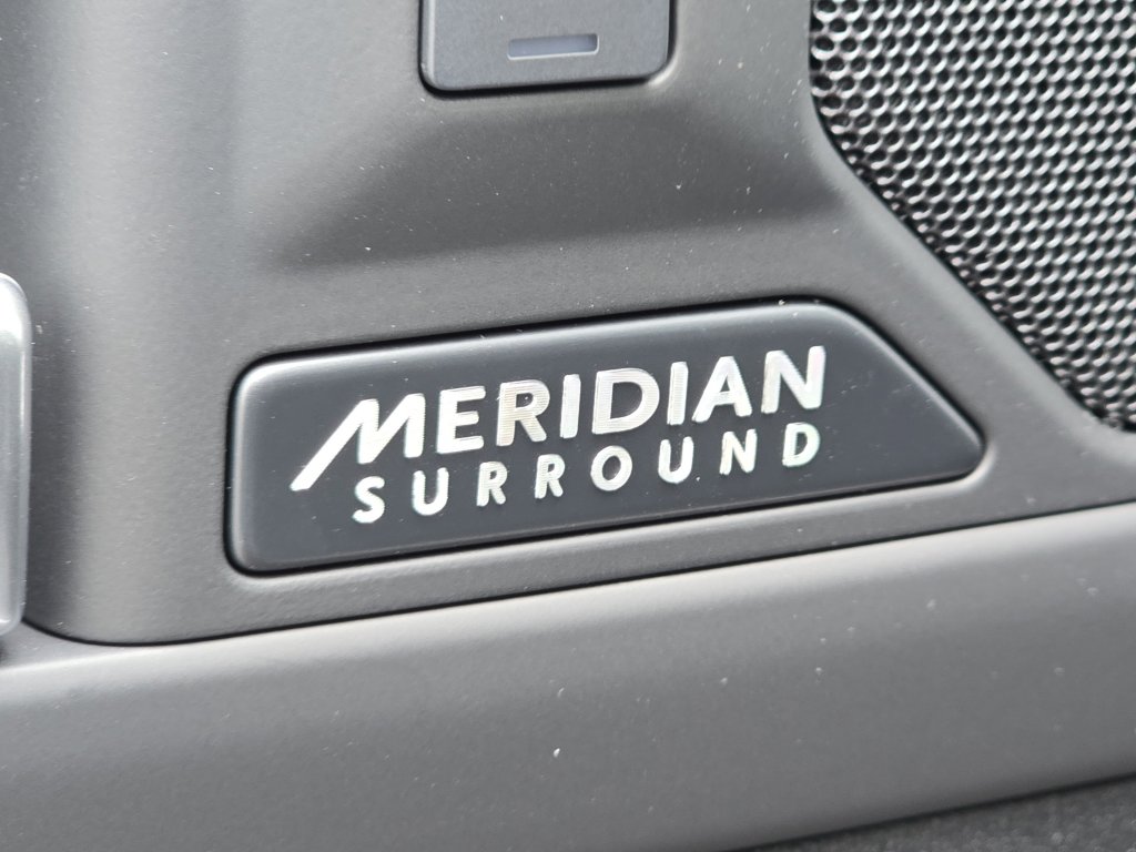 New 2025 Land Rover Defender 110 X-Dynamic SE image 10