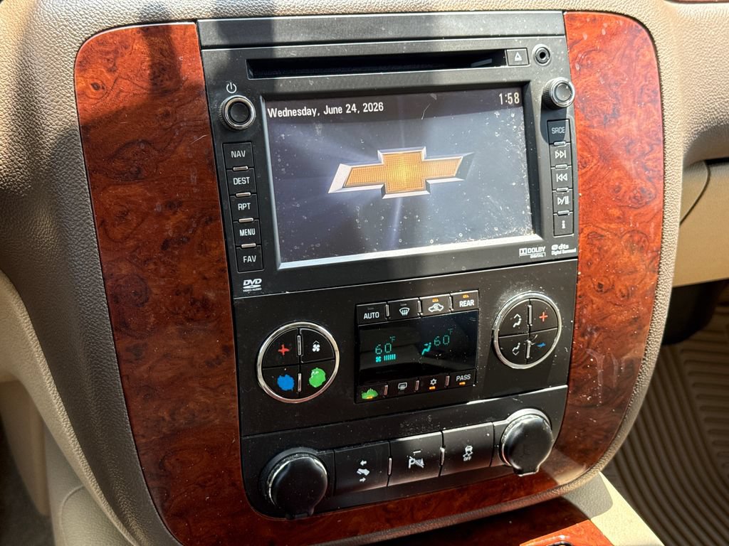 Used 2013 Chevrolet Suburban LTZ RWD image 27