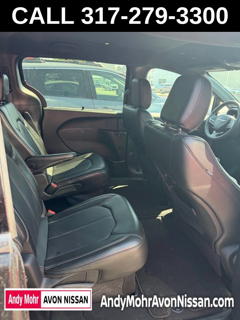 Used 2025 Chrysler Pacifica Select FWD image 9