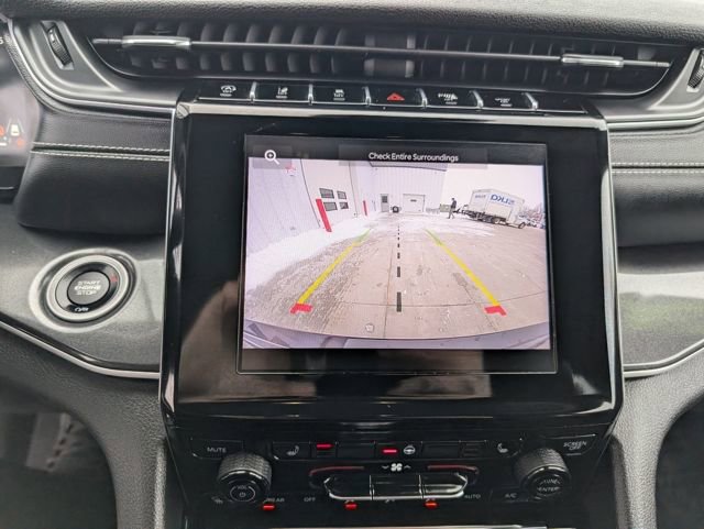 Used 2023 Jeep Grand Cherokee Altitude image 17