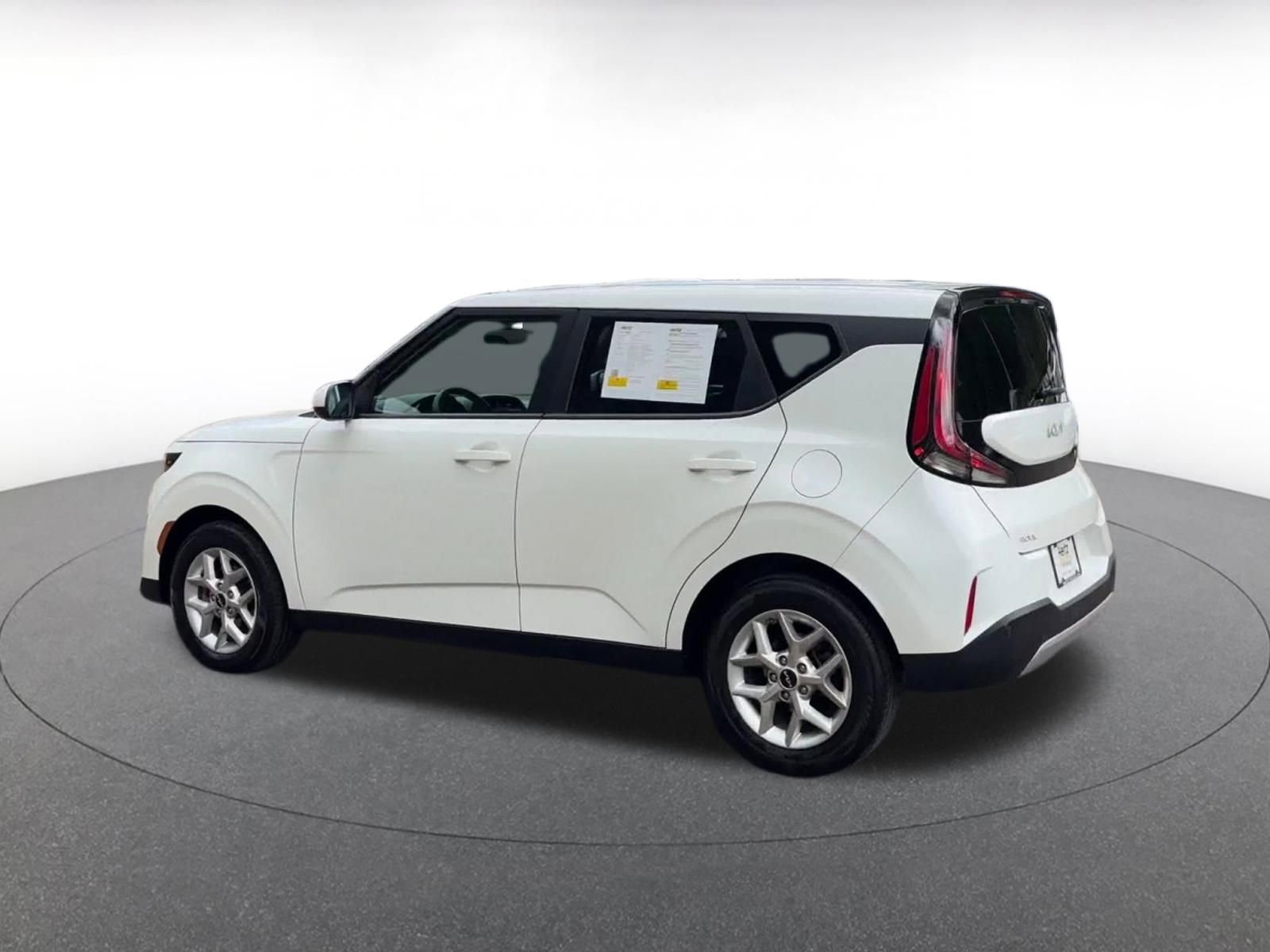 Used 2025 Kia Soul LX w/ LX Technology Package FWD image 10